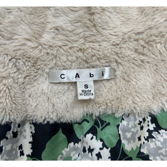 Cabi 706 White Ivory Alpine Shrug Faux Fur Floral Lined Jacket Small Bolero - Picture 3 of 8